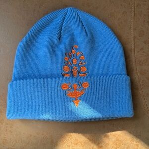FREE PEOPLE MOVEMENT ICONIC BUTI KNIT BEANIE BLUE WITH ORANGE DESIGN NWT